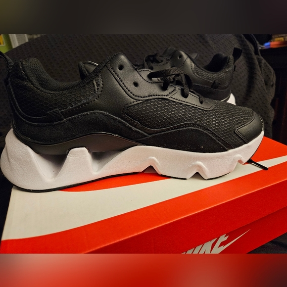 Women's Nike Ryz 365 2 - Picture 4 of 15